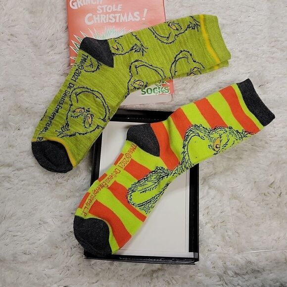 HOW THE GRINCH STOLE CHRISTMAS!  2 PAIRS OF CREW SOCKS - NEW IN PACKAGE - Picture 8 of 9